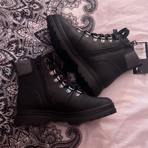 NWT BLACK BOOTS - Picture 4 of 8